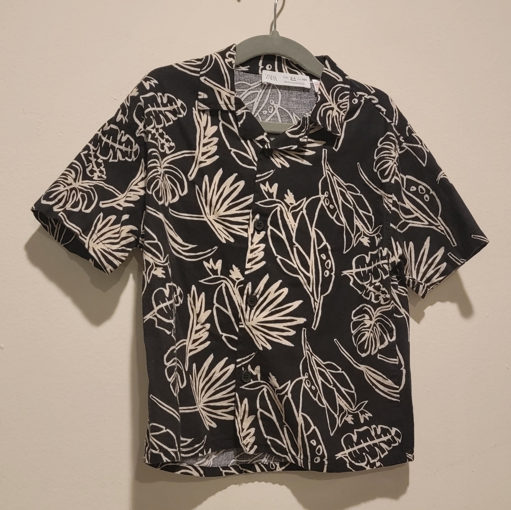 Zara Hawaiian button front shirt 3T 4T linen like flower black and white short